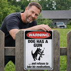 Humoristisch waarschuwingsbord met de tekst "Waakhond" 🐶 — Geef je buren iets om over te praten